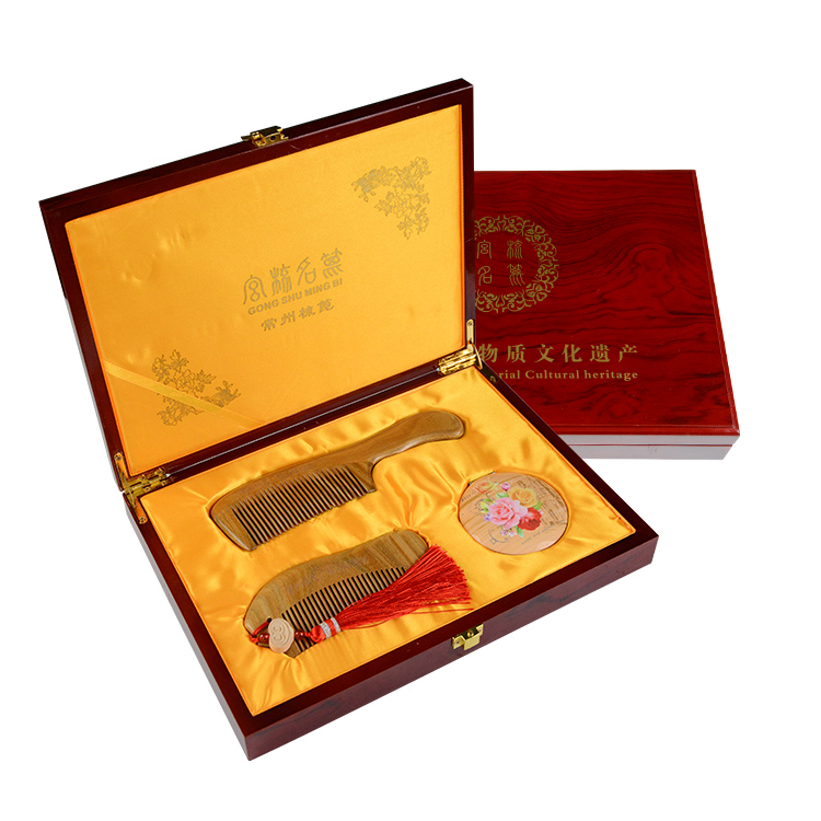 Changzhou comb grate natural green sandalwood comb Gift box set gift box set free engraving