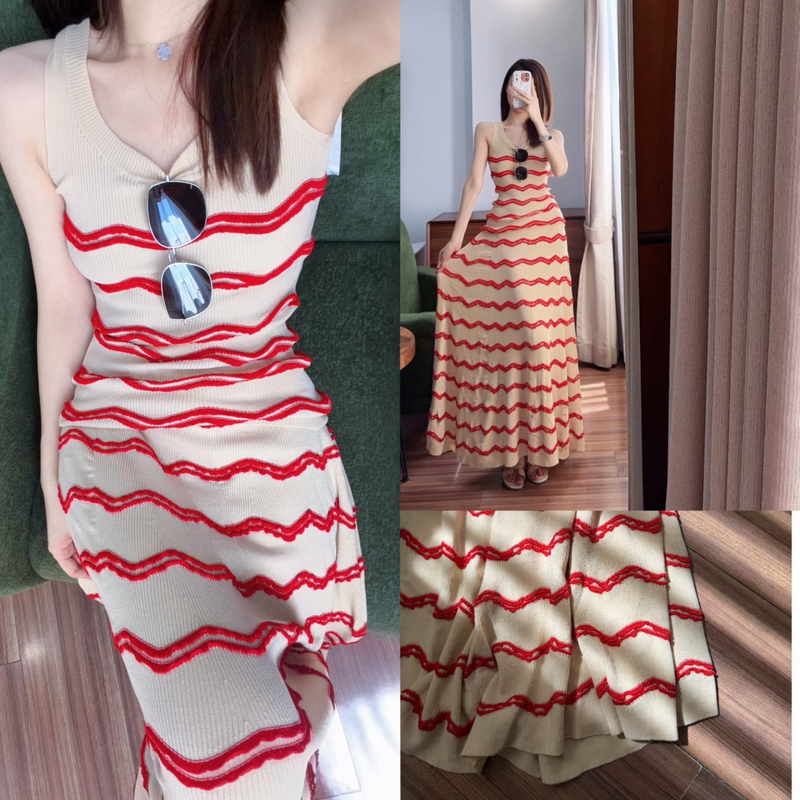Mj Luxury Red Wave Stripe Color-Blocked Sleeveless Knitted Stretchy Tank Top and Flared Skirt Set Mj Luxury Red Wave Stripe Color-Blocked Sleeveless Knitted Stretchy Tank Top and Flared Skirt Set