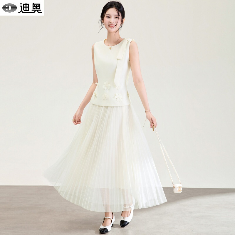 Dior French-Style Elegant Ladylike Suit for Women, Summer 2026 New Style, Elegant Sleeveless Top + Skirt Two-Piece Set
