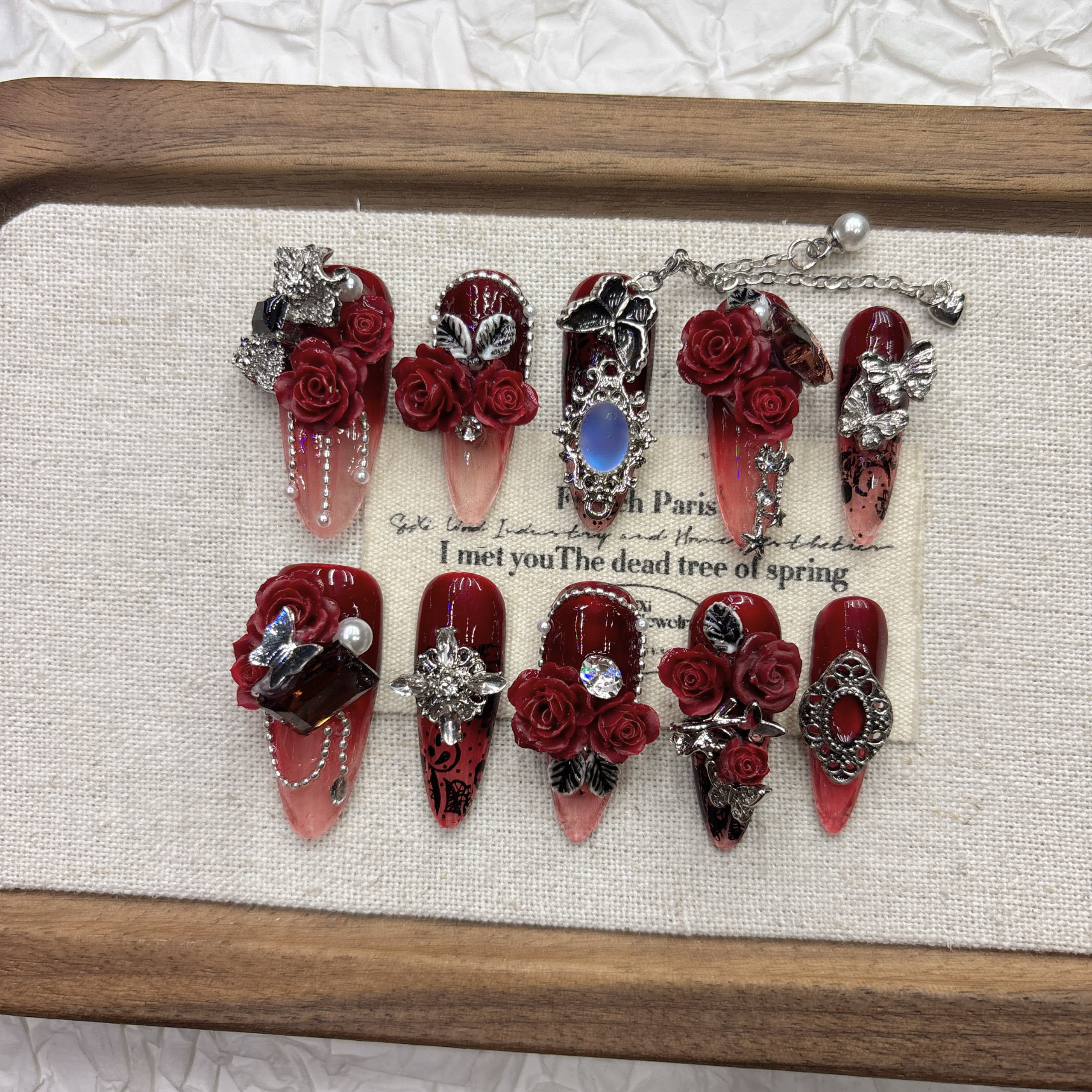 Dark red rose pure hand-worn nail, high-end feeling, cool and handsome nail art 2026 New Year's new product medium and long pointed model — wholesale press on nails detail view 4