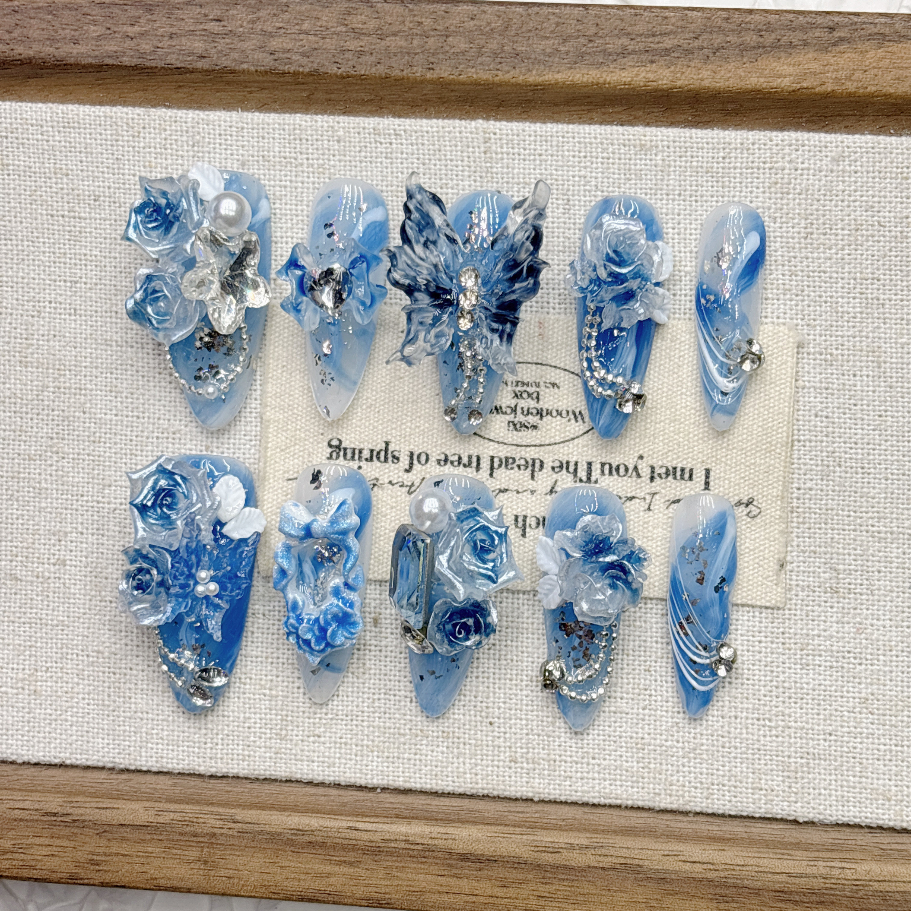Blue frozen roses are purely handmade, wearing white armor, new fake nails, custom fairy gas, ice transparent, pure desire, medium and long styles. — wholesale press on nails detail view 2