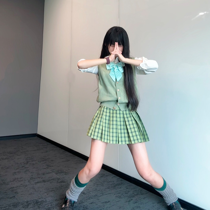 Beili Sauce Jk Original Small Green Plum Female Student Uniform Collar Pullover Vest Sweater Vest Set Pleated Skirt