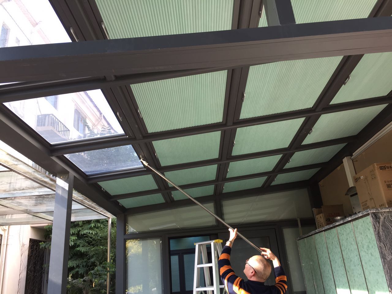 Greenhouse thermal insulation shading manual honeycomb curtain open and close telescopic pull-lever