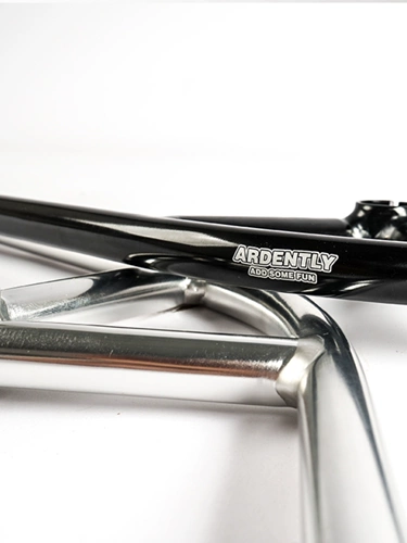 Велосипед, металлический руль с коробкой передач