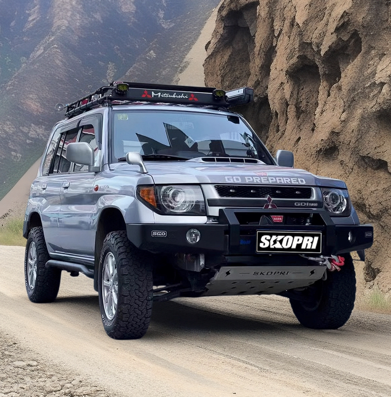 Cheetah Flying Front Bumper Modification for Pajero Io, Racing Bumper, Off-Road Anti-Collision Bar, Front Protection Bar, Winch