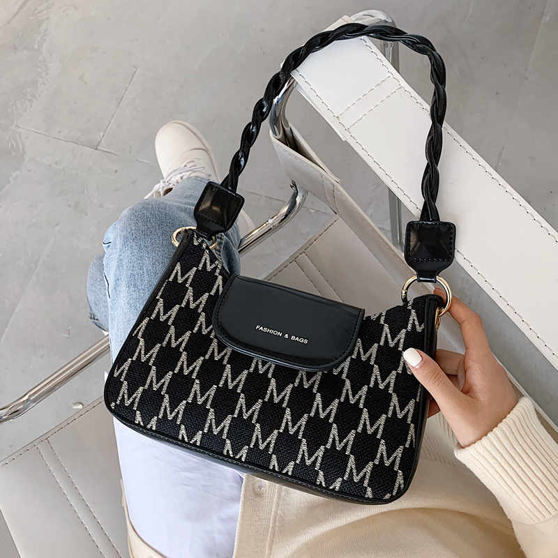 French light luxury ~ recommended grass planting 2022 new fashion shoulder bag ladies simple ins all-match small square bag