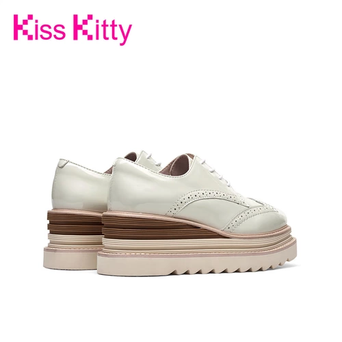 Kiss Kitty Осенняя классическая бежевая качалка, 2020, тренд сезона
