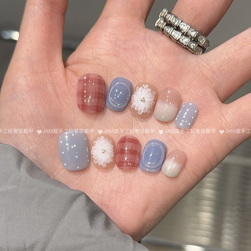 Ice Flower Girl New Handmade Wearable Nails Short Style Hand-Painted Plaid Daisy Wearable Manicure High-End Look Brightening
