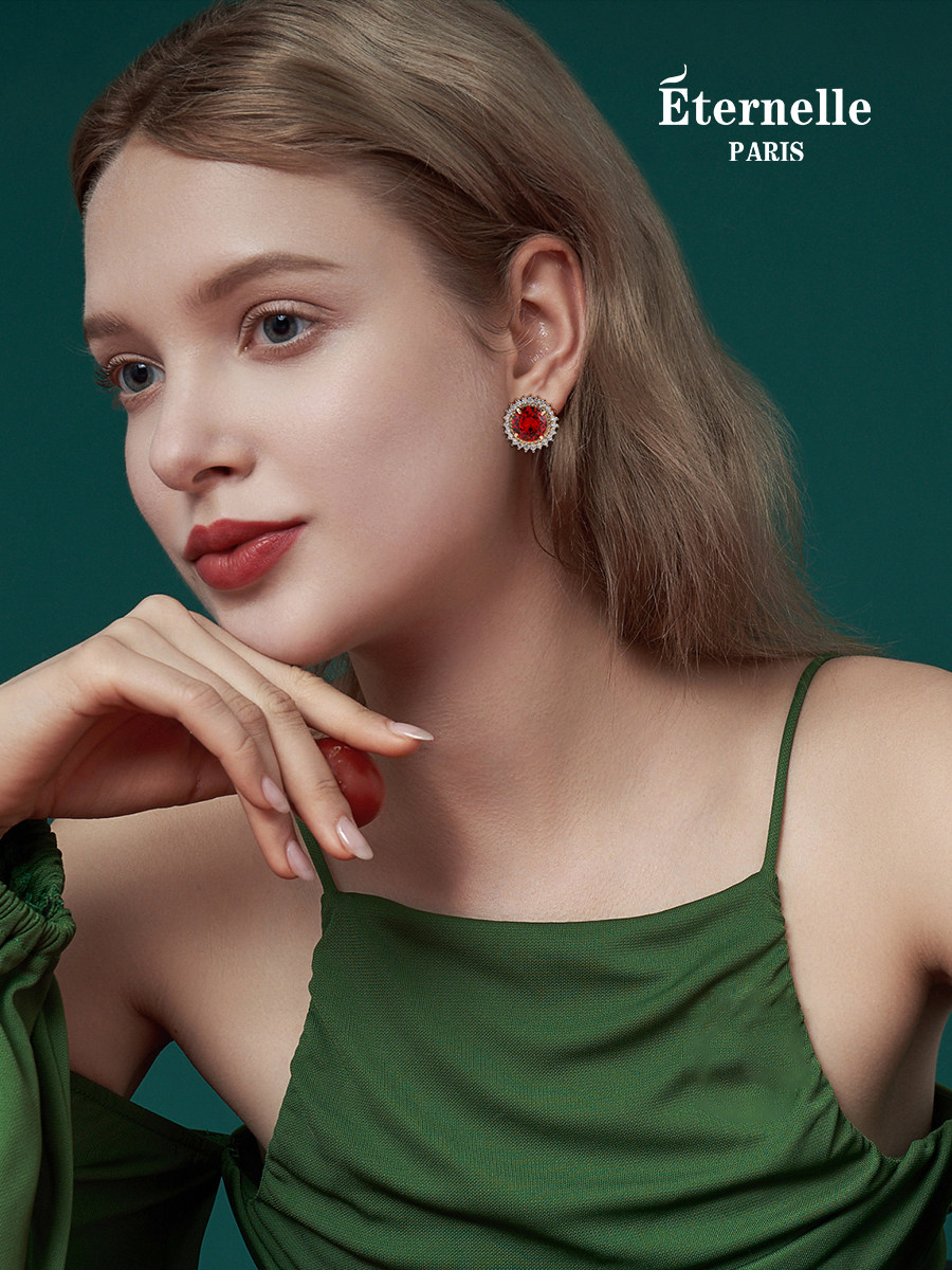 French Eternelle Original Design Earrings 2025 New Niche High-End Earrings Small Chanel-Style Studs