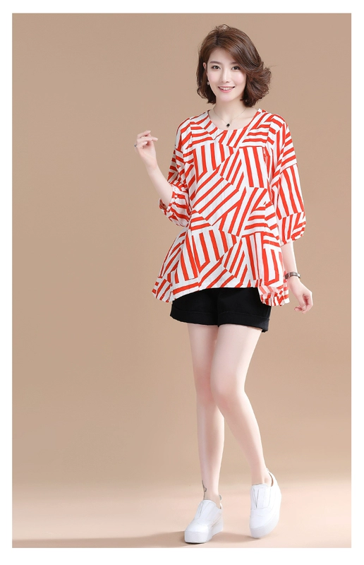Tháng 9 Momo 2019 Mùa xuân Mới của phụ nữ Sự biến dạng thị giác Sọc Cắt tay áo T-shirt Casual Loose Top - Áo phông áo phông nữ cao cấp