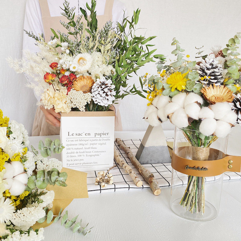 Paper bag Roses Dried flowers Immortalized flower bouquet ins Living room dried flower arrangement Flower arrangement Cotton dried flowers Forget-me-not Daisies
