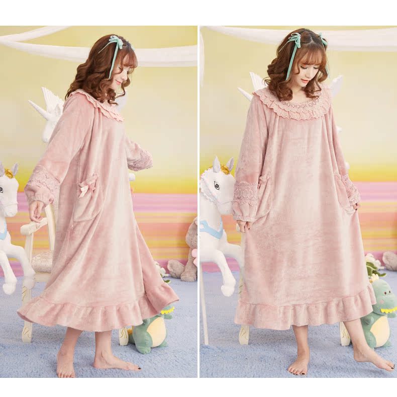 茜 靓 Đồ ngủ nhung san hô nữ mùa đông quần áo gia đình đồ ngủ liền kề dày lên đoạn dài flannel váy ngủ nữ mùa đông váy sát nách