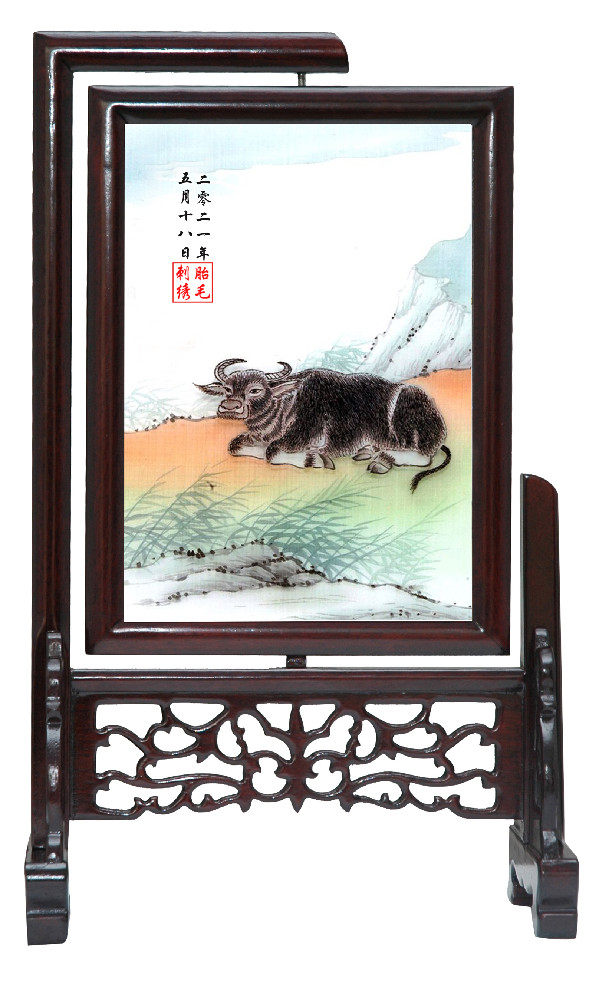 Shenzhen door-to-door newborn grooming baby souvenir Ox year baby lanugo embroidery lanugo painting lying ox for blessing