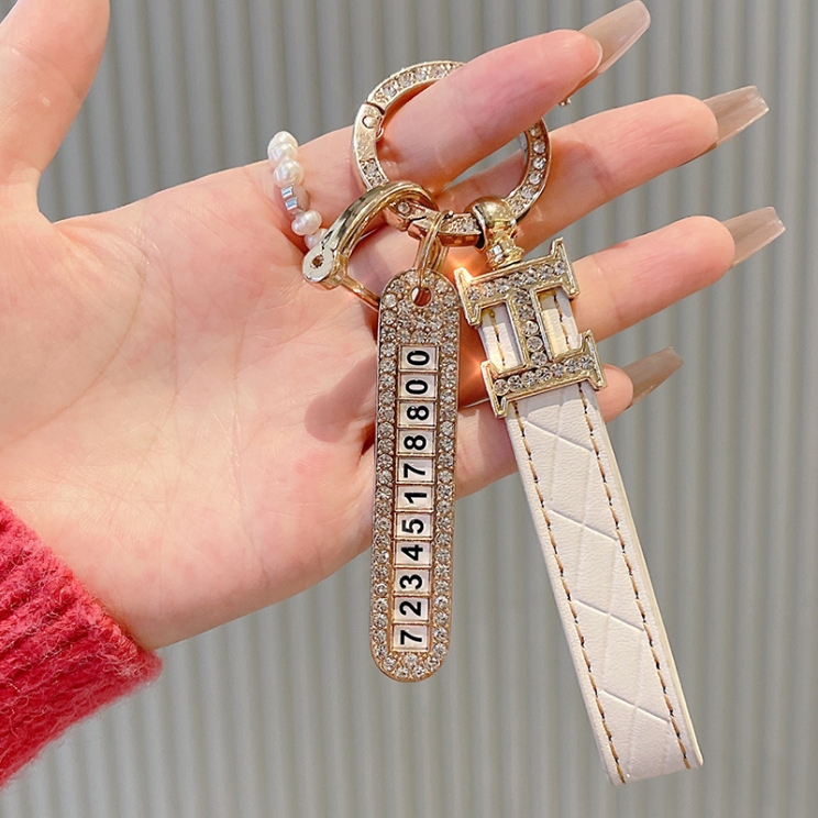 Car Keychain Exquisite Women's Key Ring with Bow, Anti-Lost Number Plate Key Chain Buckle, High-End Pendant for Women