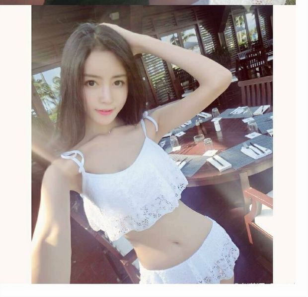 Nhật Bản và Hàn Quốc đứng áo tắm hoa rỗng Chia váy trắng bikini ngực nhỏ tinh khiết tụ tập áo tắm nóng phụ nữ bo bikini