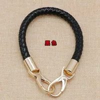 2 черных золотых крючка длиной 40 см.