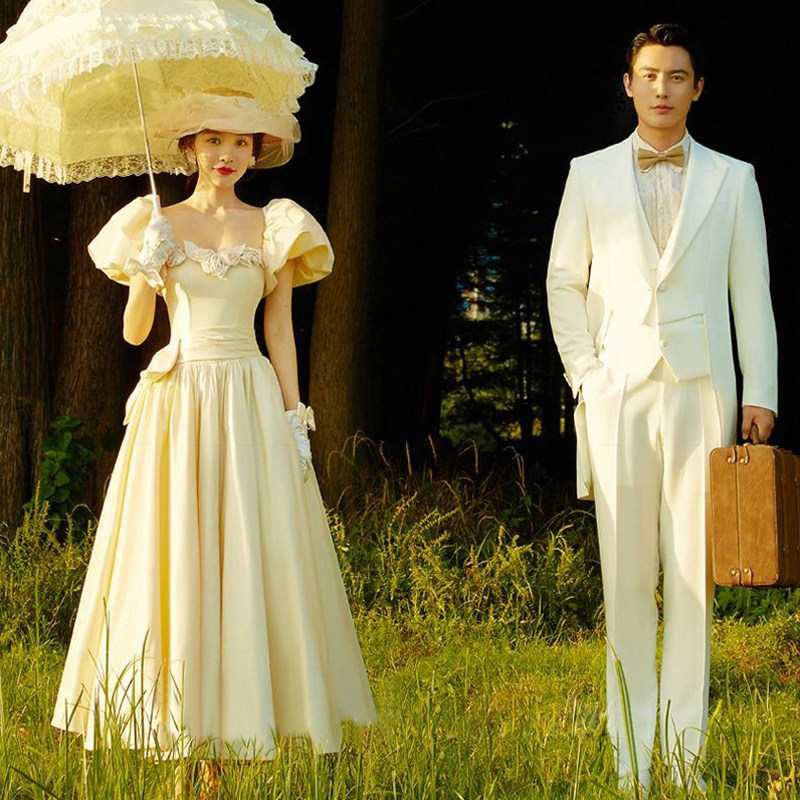 Photo studio French light retro theme clothing location photo couple photo short dress satin flower color wedding dress