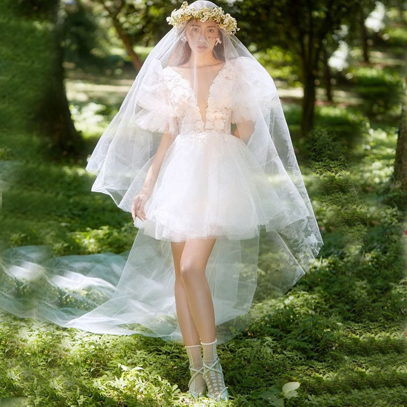 Photo studio location, travel photography, lawn street photography, fresh tutu skirt, white gauze, couple theme wedding photography, small skirt dress