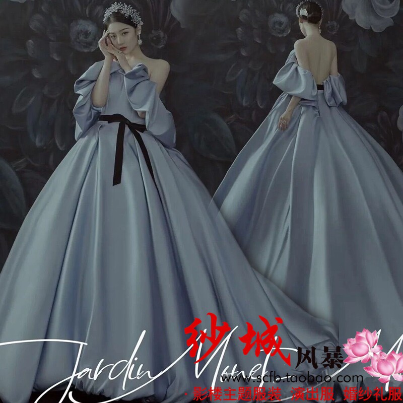 Studio theme clothing blue one-shoulder wedding photography couple photo oil painting style satin photo dress color yarn