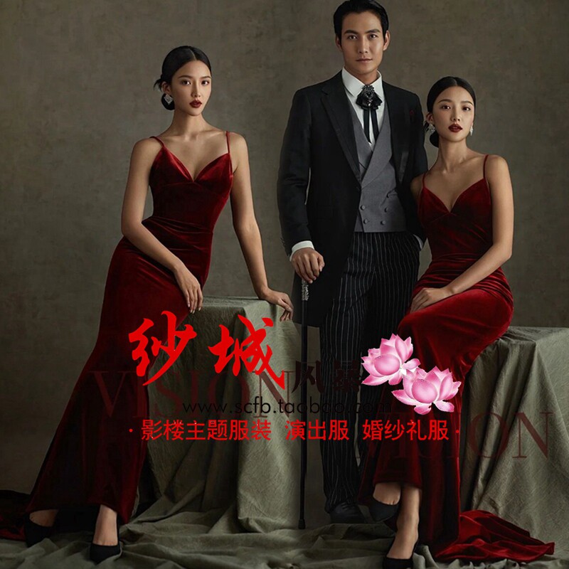 Photo studio theme clothing couple photo wedding European retro portrait photography elegant wine red hanging shoulders backless dress