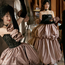 Studio retro street photography theme clothing Hong Kong style color wedding photography couple photo photo court style dress