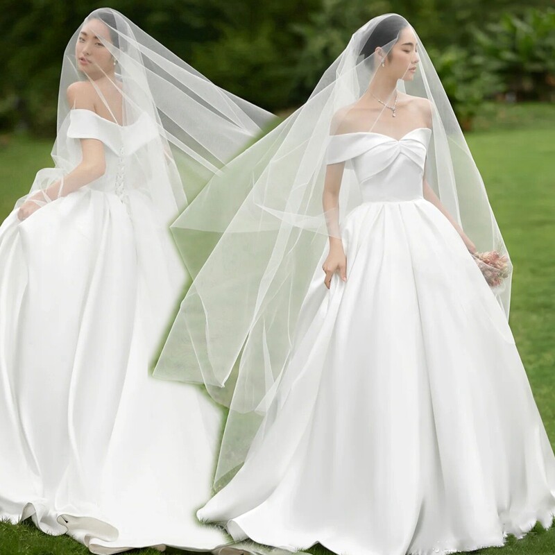 2022 new French retro photo studio location photo theme couple art photo lawn satin wedding dress