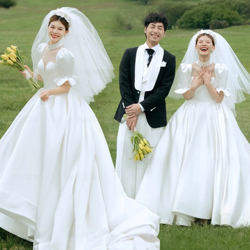 New photo studio location lawn photo travel theme clothing wedding photography simple satin trailing dress