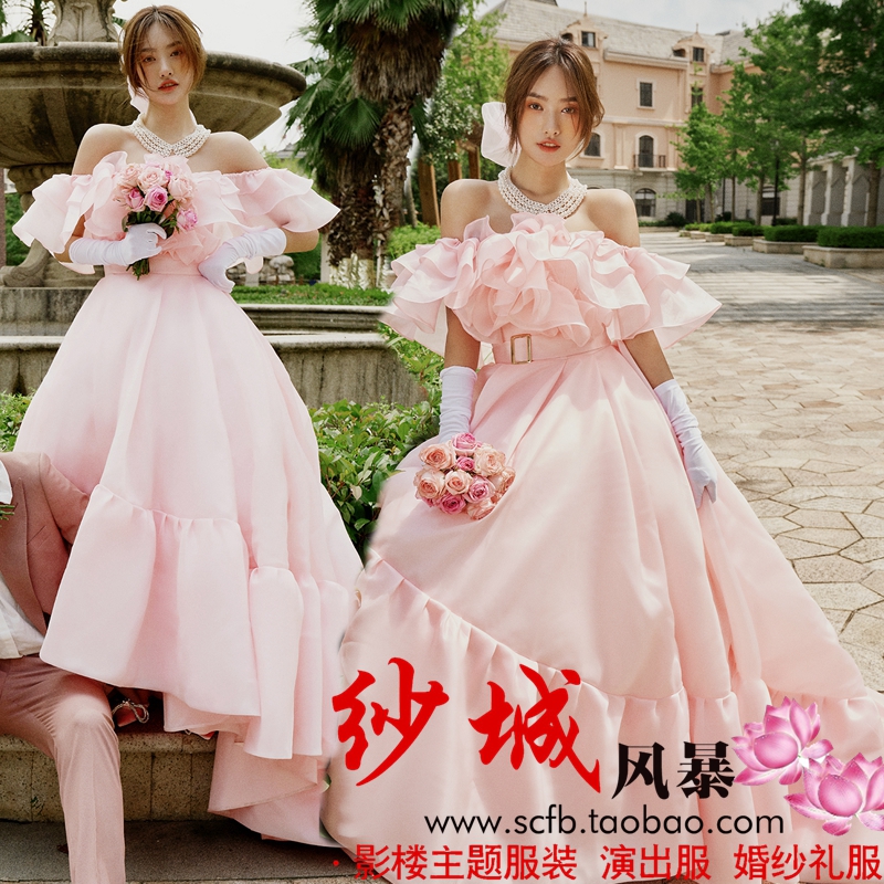 Photo studio theme clothing pink one-shoulder ruffled tail travel photo sweet wedding couple photo photo dress
