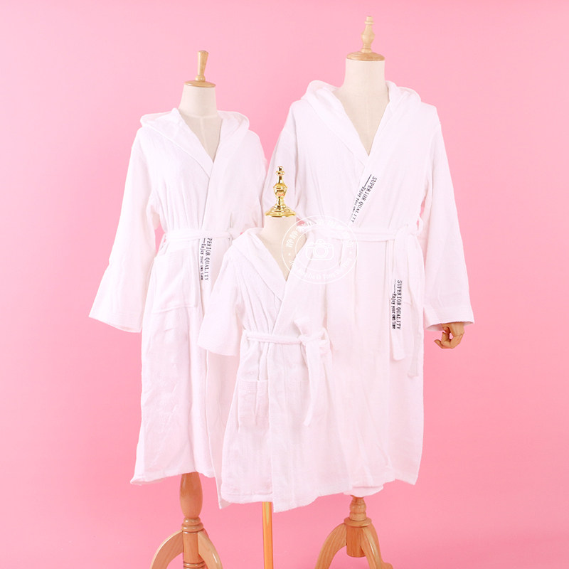 The exhibition's new full family fortune kisses a family of three pro-sub-clothing photo-photography clothing bathrobes photo outfits