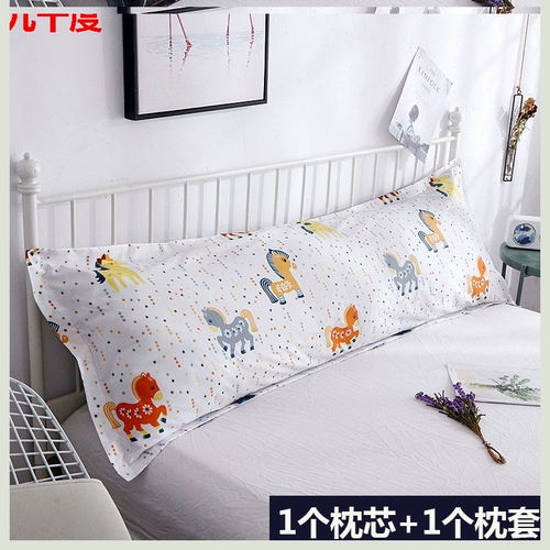 Длинная подушка для влюбленных