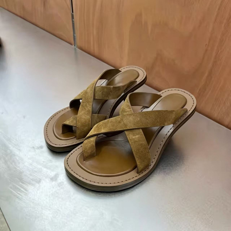 2026 Korean Style New Casual Cross-Strap Flip-Flops for Women, Versatile Handmade Genuine Leather Sandals for Summer 2026 Korean Style New Casual Cross-Strap Flip-Flops for Women, Versatile Handmade Genuine Leather Sandals for Summer