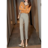 Joliment нежный и модный вязаный свитер Осень по возрасту, снижающий похудение.