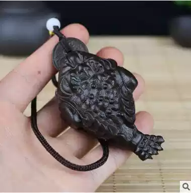 Agarwood wood play ornament base Golden toad wood carving craft gift ornament handlebar Tea pet ebony mahogany play ornament base Golden toad wood carving craft gift ornament Handlebar Tea pet ebony mahogany play ornament