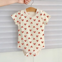 Красное сердце с рюшами в стиле ретро