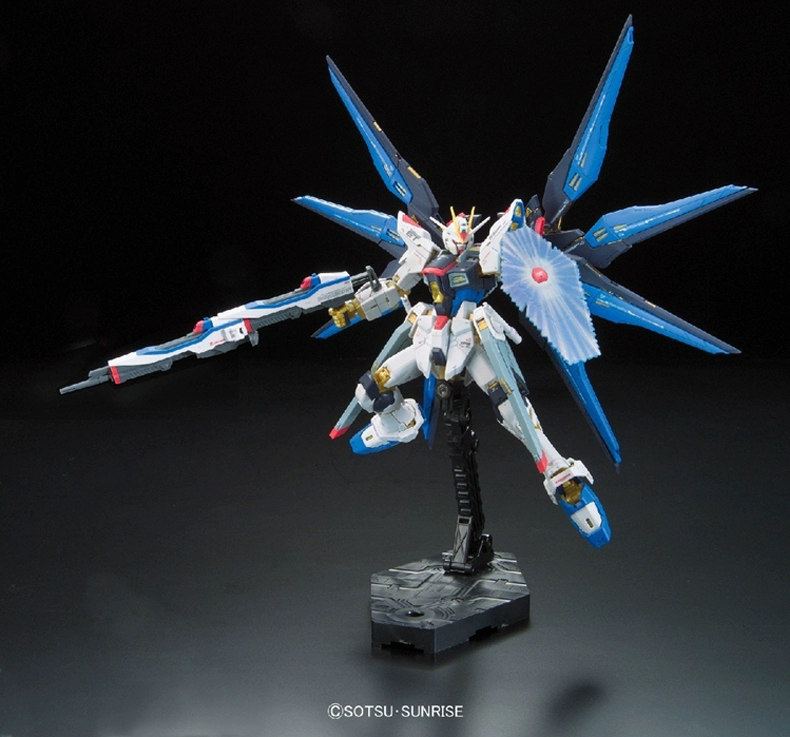 Bandai Gundam Lắp ráp mô hình RG14 Strike Freedom 1/144 ZGMF-X20A Đồ chơi Gundam Nhật Bản - Gundam / Mech Model / Robot / Transformers