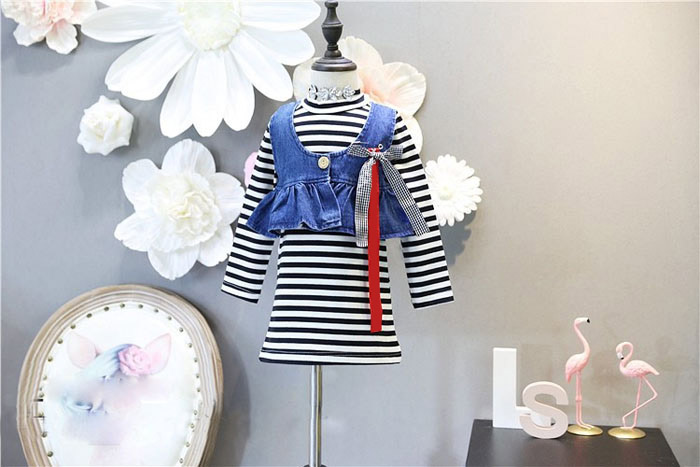 Bộ đồ trẻ em mùa thu 2018 mới cho bé gái thường diện xu hướng thời trang áo vest hai dây + áo sọc đồ bơi trẻ em