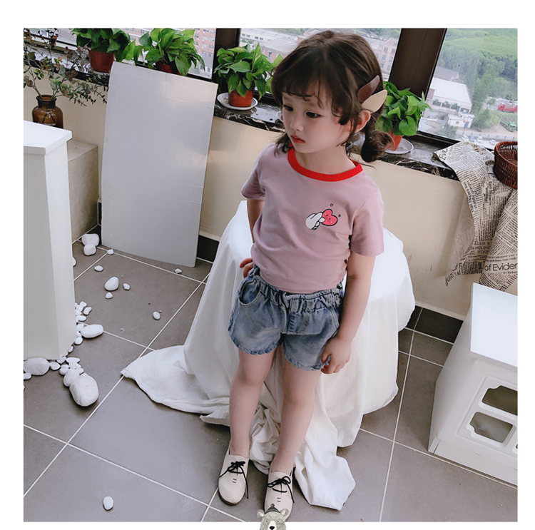 2019 quần áo trẻ em mùa hè phong cách mới cho bé gái xu hướng áo cổ tròn trẻ em cá tính dễ thương đầu áo thun - Áo thun áo thun cho bé
