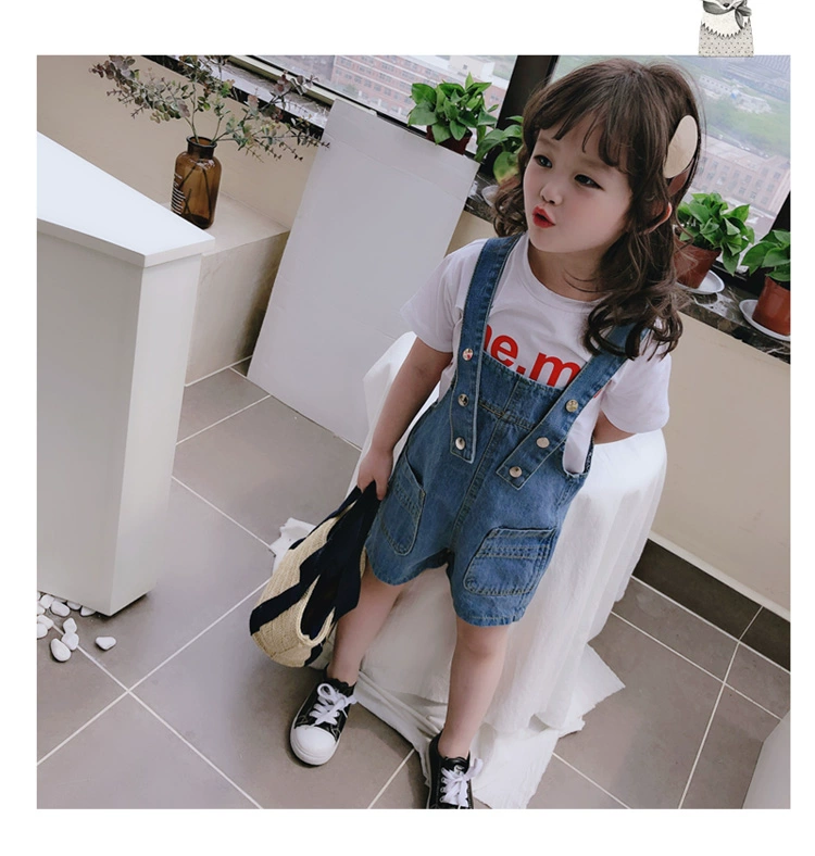 Mùa hè 2019 phong cách mới bé gái vừa và nhỏ quần jeans trẻ em đẹp trai thời trang quần short yếm - Quần jean