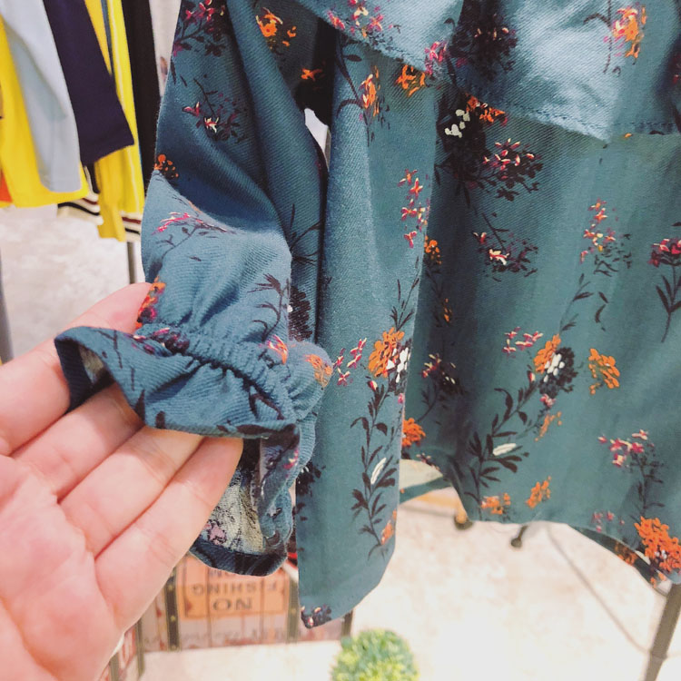 Mùa xuân 2019 bé gái nhiều lớp xù lông trẻ em tay áo kiểu cách cổ áo hoa bằng gỗ retro - Áo sơ mi sơ mi đẹp cho bé trai