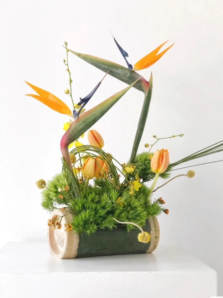 Green Bamboo Pipe Flower Decoration Horizontal Lotus Decoration for Wedding Celebration Landscaping Decoration Conference Hotel Bamboo Table Vase Art