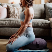 Yoga pillow Zen cushion meditation cushion crescent moon meditation cushion home meditation meditation buckwheat shell meditation cushion