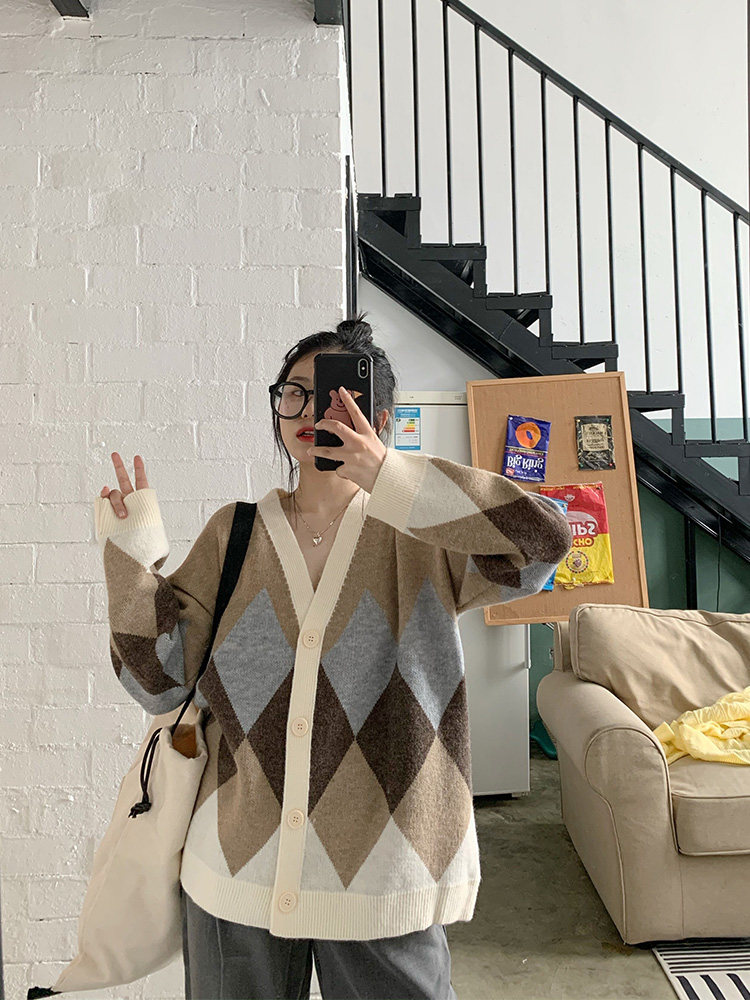 Generally cute rhombus sweater cardigan women 2020 new spring and autumn loose lazy wind long-sleeved outerwear jacket