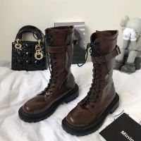Martens, короткие сапоги в английском стиле со шнурками, коллекция 2021, подходят для весны и осени, в британском стиле, увеличивают рост, визуально стройнят, средней длины, популярно в интернете