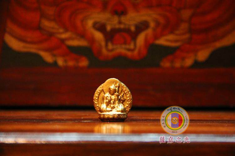 The light of the Sakah helps you build the Buddha statue of the Tao Ilian Peanut Master wipe the Good Spuree (02-036)