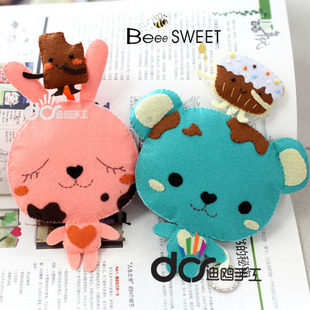 (39) Greedy Bear and Gluttony Mouth Rabbit Lovers Key Bag Pair Free Cut Unwoven Handmade Material Bag
