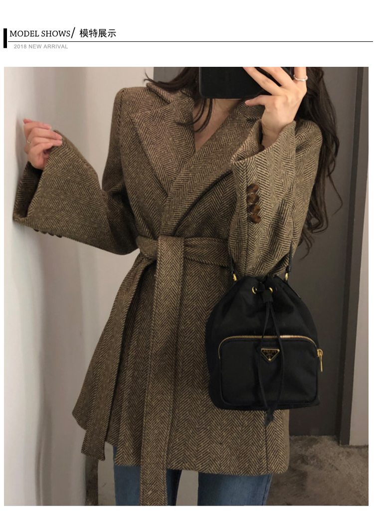Bộ đồ retro nhỏ 2018 phiên bản Hàn Quốc mới của mùa thu và mùa đông dành cho phụ nữ đầm dài qua gối cho tuổi trung niên