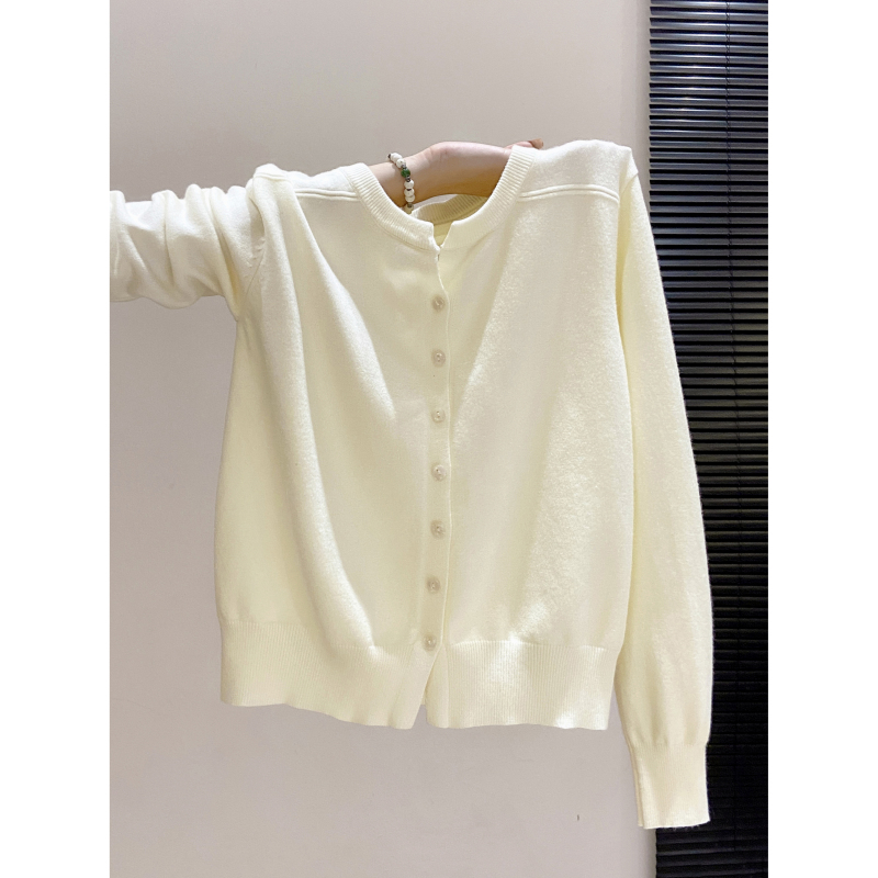 Milky White Gentle Knitted Cardigan for Women, Autumn Korean Style Simple Round Neck Soft Long-Sleeved Top, Slimming Sweater Jacket