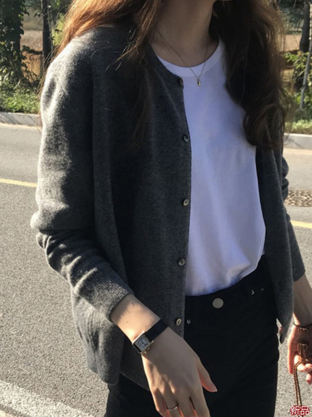 <!--黑色针织开衫慵懒风羊毛针织衫春秋冬季加绒毛衣女装外套短款上衣-->