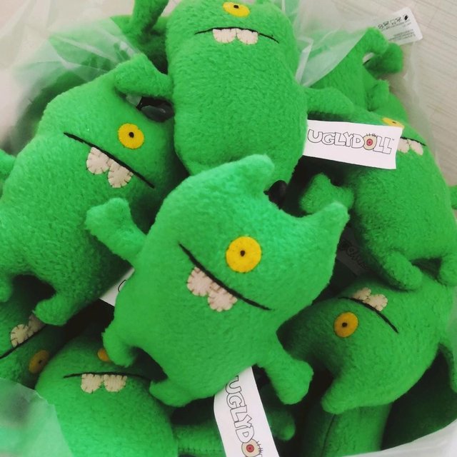 ແບບດຽວກັນຂອງ Xiaohongshu UGLYDOLL ugly doll plush toy gift doll buckle backpack pendant