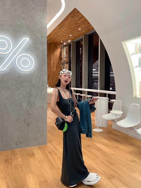 Ccsmini Free-Spirited Button Design Sleeveless Camisole Dress with a Slimming Waist and Elegant Long Skirt